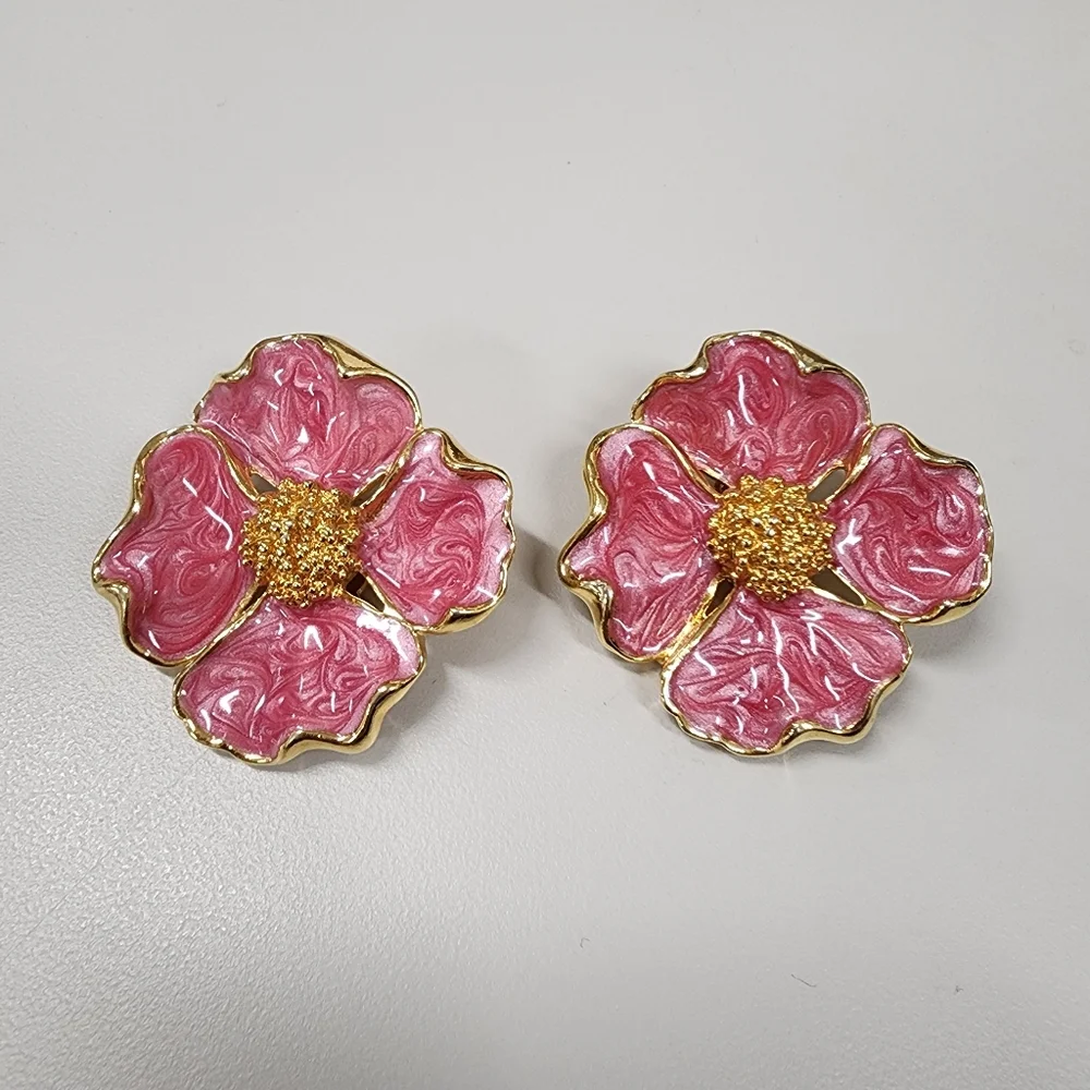 Vintage Avon Dogwood Flower Clip-On Earrings Pink Enamel Gold Tone Floral